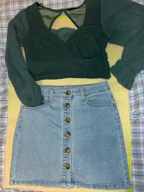Juniors Outfit Bundle | Medium Green Tie Back Top + Denim Button Skirt Size 3